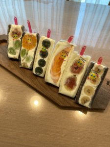 「フルーツパーラー 陽はまたのぼる」のフルーツサンドはどう?